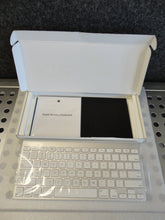 Load image into Gallery viewer, Apple MacBook Pro ( 15-inch, Late 2011) with apple wireless keyboard &amp; apple magic mouse

